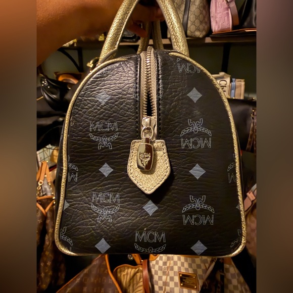 Vintage 🩷limited edition 🩷 MCM Visetos Princess Lion Boston Bag - Picture 3 of 10